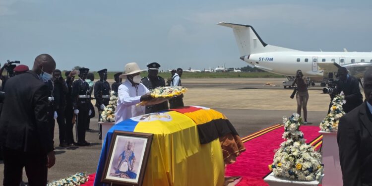 JUST IN: King Oyo’s Body Lands at Entebbe Airport as Tooro Begins Nine-Day Mourning